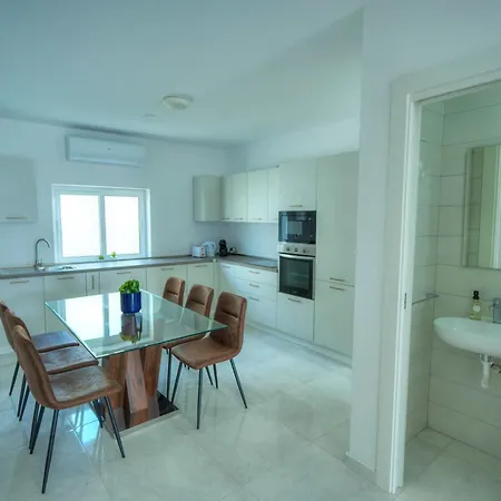 Duplex 2 Bedroom With Terrace Edag1-1